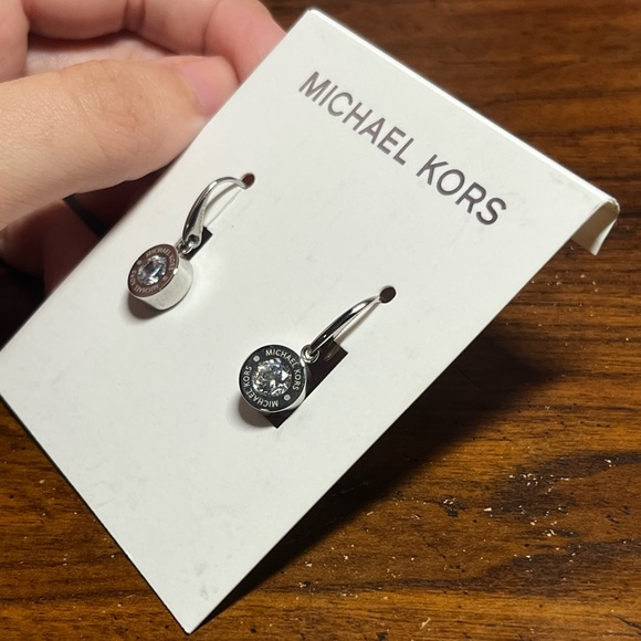 Michael Kors NEW teardrop earrings - Picture 2 of 15